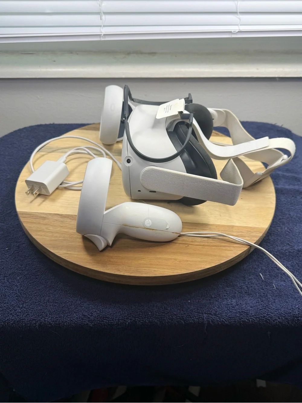 Oculus VR 64 GIG With Controllers And New Charging Stand By Nexigo